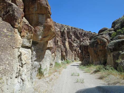 Valley of Faces Road