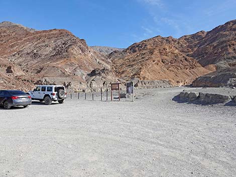 Mosaic Canyon Road