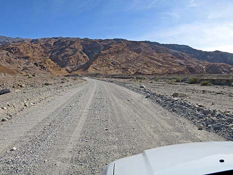 Mosaic Canyon Road