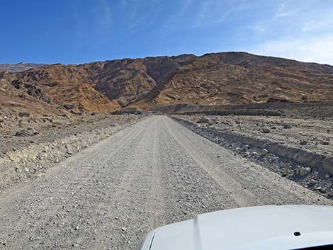 Mosaic Canyon Road